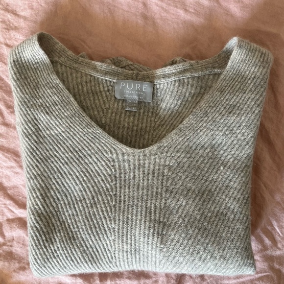 Gorgeous silver grey cashmere v neck sweater by Pure Cashmere, size 10. - Picture 2 of 11